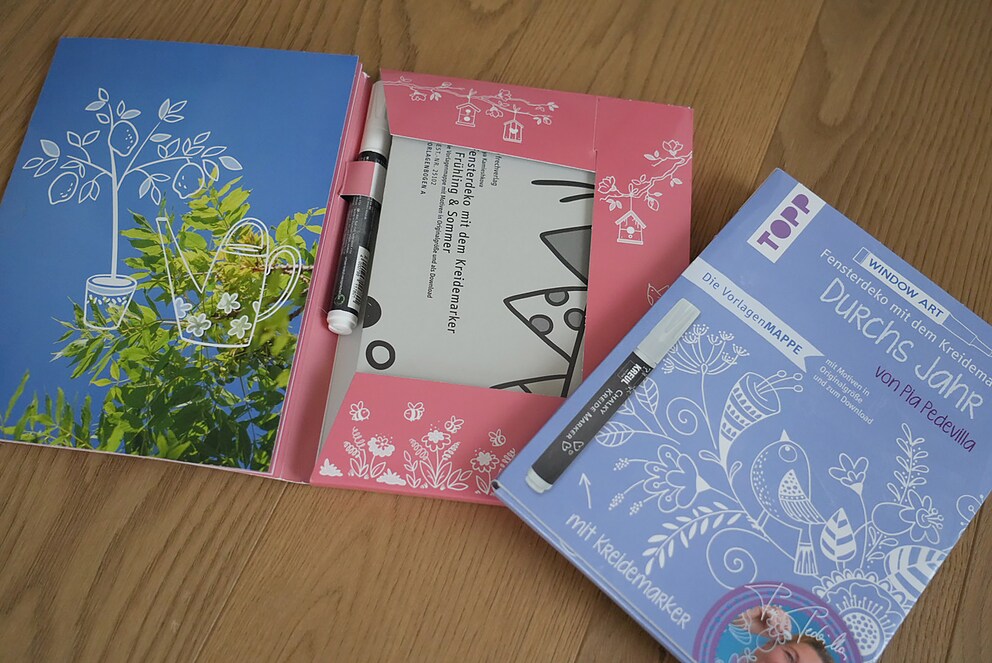 Two sets of spring-themed designs for that spring feeling.
