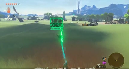 The horse box slowly floats towards the unsuspecting horse.