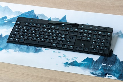 Je trouve qu'un éclairage sobre va bien avec le design sobre. Ici, je l'ai réglé sur bleu clair.