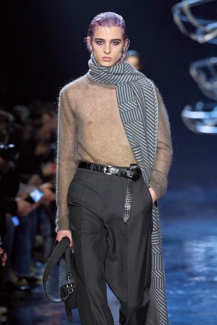 I maglioni in maglia sono raramente così ariosi come qui da Fendi.