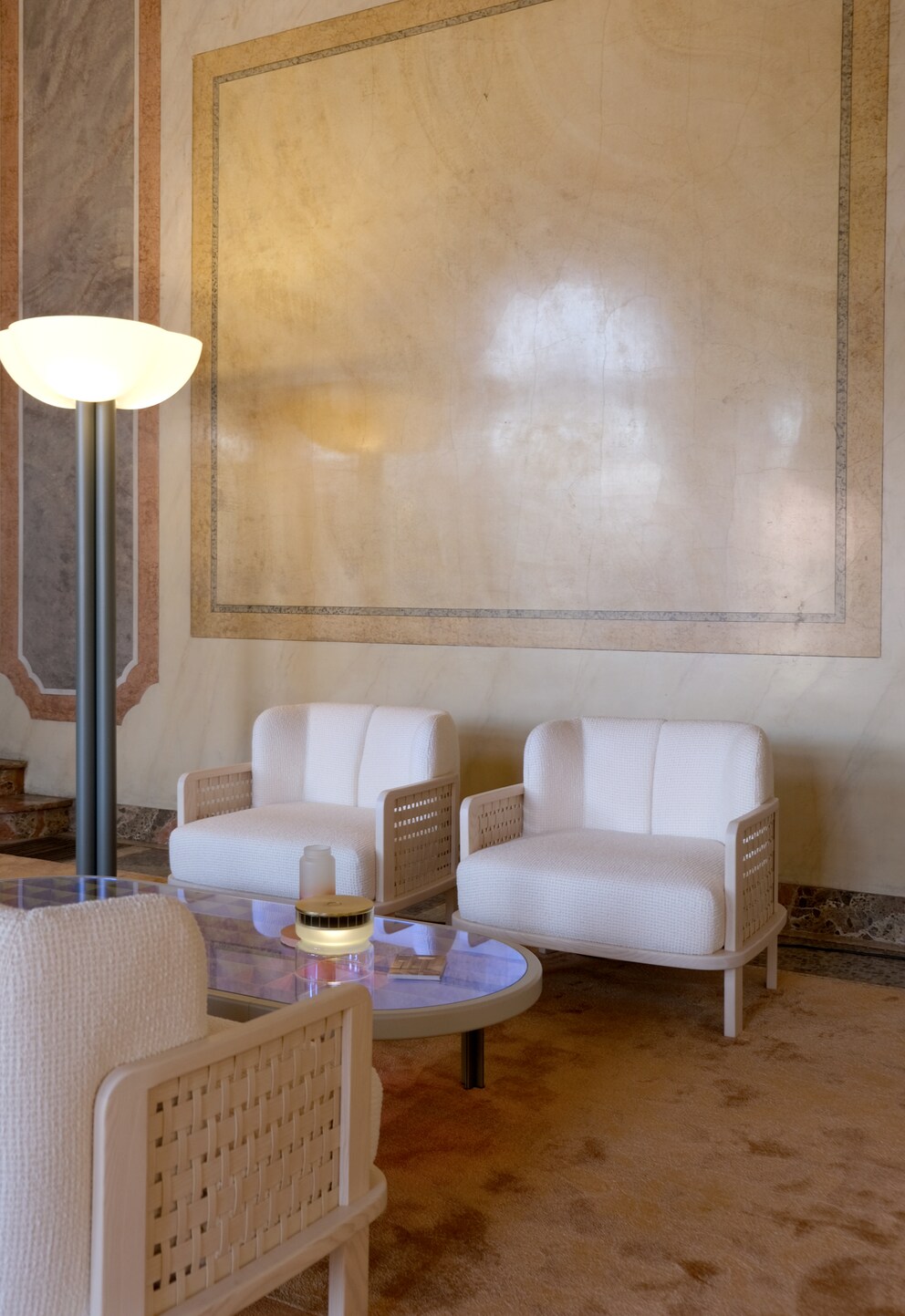 Der Tisch «Ace» wurde von Cristina Celestino für die Ausstellung «Clay Court Club» entworfen.