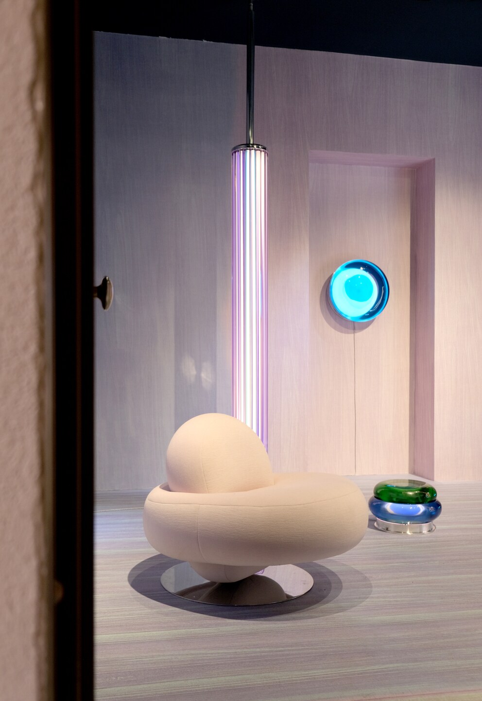 «Bon Bon» ist eine Wand- oder Bodenlampe von Draga & Aurel.