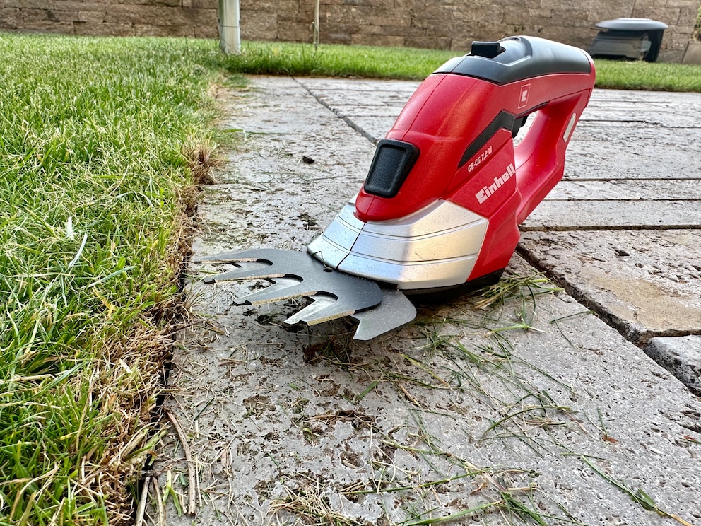Eine saubere Abschlusskante zwischen Rasen und Sitzplatz erfreut des Spiessers Herz.