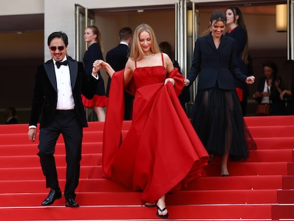 L’actrice Jennifer Lawrence a fait les gros titres au Festival de Cannes avec ses tongs.