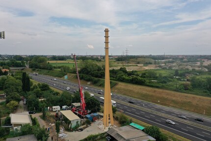 La première tour de télécommunication en bois d'Italie a été construite à l'été 2021 près de Milan, sur la très fréquentée A51.