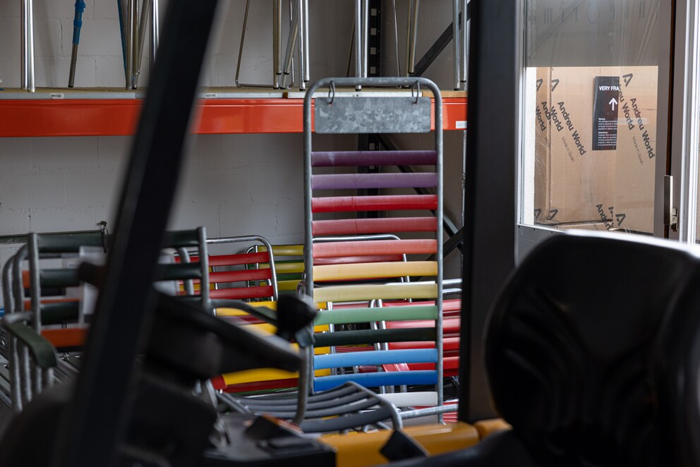 Without care, the Lättli will fade over time. Then you can send it back to Manufakt to be recycled.
