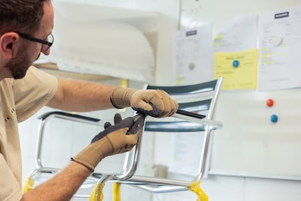 You need around four linear metres of PVC to make the slats of the «Model 10» chair – or almost five with armrests.