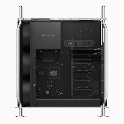 Modulaire est un terme élastique : comme pour tout ordinateur équipé d'une puce Apple Silicon, le Mac Studio intègre le CPU, le GPU et la RAM sur une seule puce et ne peut pas être remplacé. Les slots PCI-E sont restés la seule possibilité d'extension.