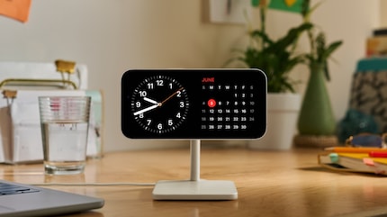 En mode veille, l'iPhone devient notamment un réveil.