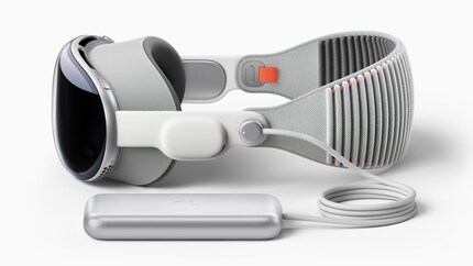 Pour maintenir le poids du casque bas, Apple a déplacé la batterie