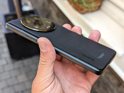 Die Rückseite des etwas unförmigen Ultra im Look einer Retro-Kamera.