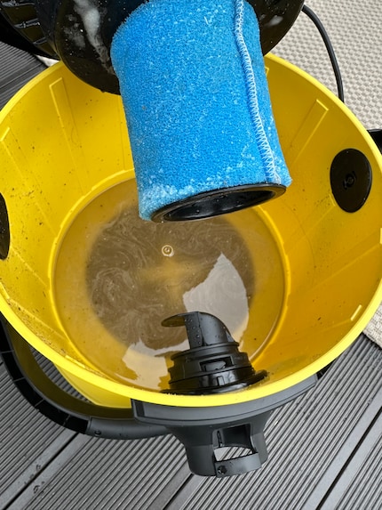 An unappetising broth fills the tank already after just one carpet.
