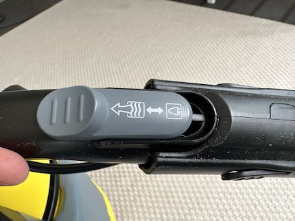 Put all the switches in the right position and the spray vacuuming can begin.
