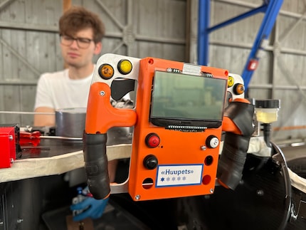 Das Steuerrad hat einen Digitec-Sticker bekommen. Fahrer Jonas Rudin, der im Hauptjob im Category-Team bei Digitec Galaxus arbeitet, soll sich ja auch wohlfühlen.