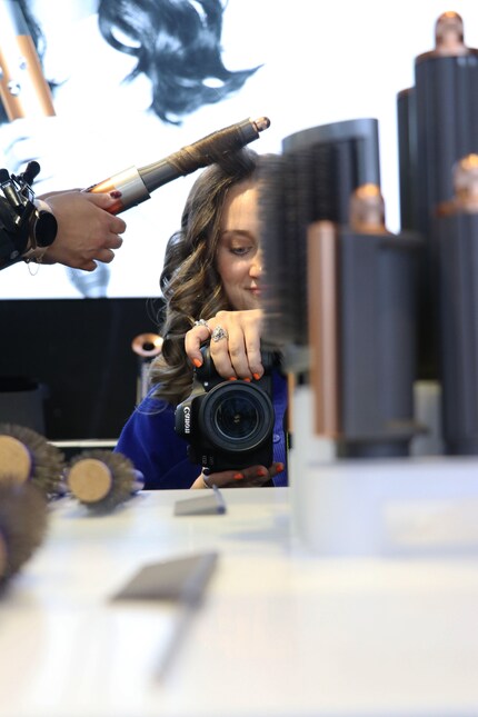 La stylist Yianna ama usare il Dyson «Airwrap» e i suoi accessori arricciacapelli per fare una messa in piega. Lo so per esperienza personale: la procedura è fatta in pochissimo tempo!