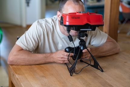 So sieht es aus, wenn ich am Virtual Boy zocke.