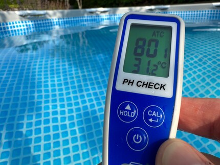 Acqua calda, valore pH troppo alto. Questo è ciò che mi mostra il misuratore digitale di pH.