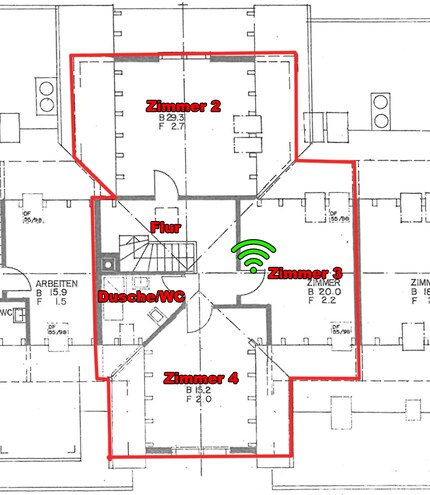 Secondo piano mansardato. Simbolo WiFi in verde: posizione del router.