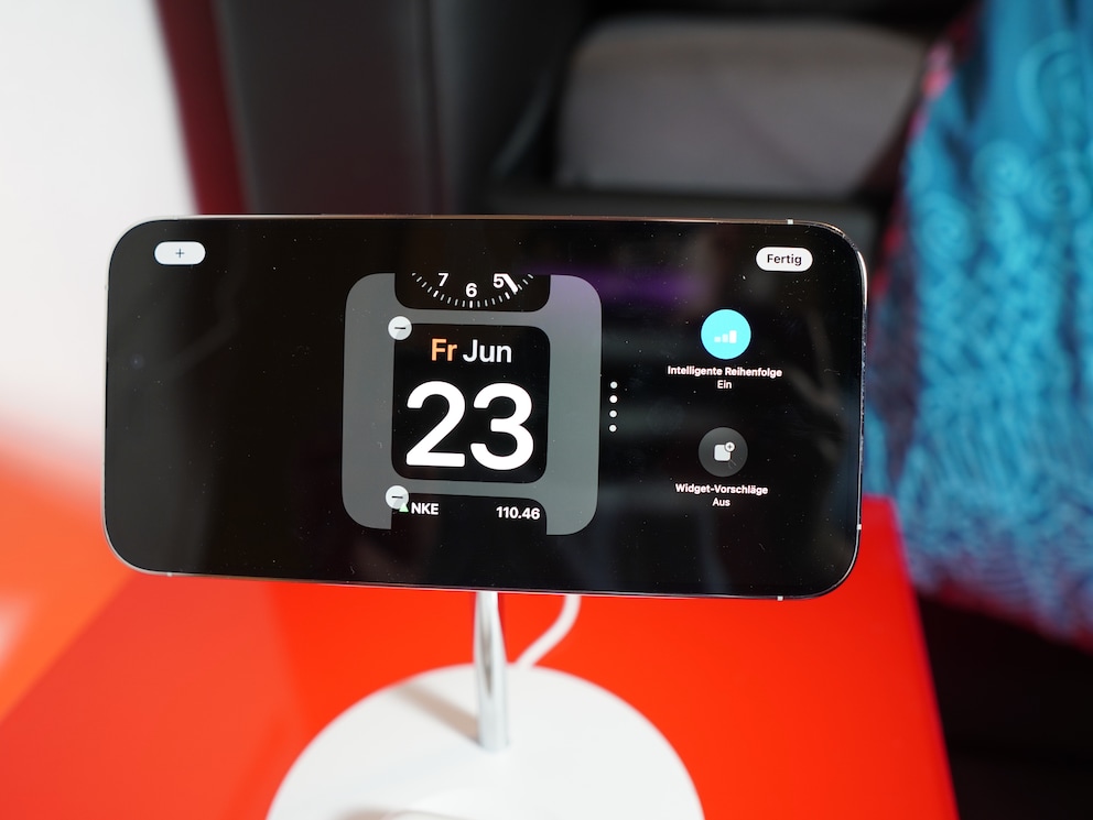 In the main view, you can create two stacks of any widget – similar to the home screen.
