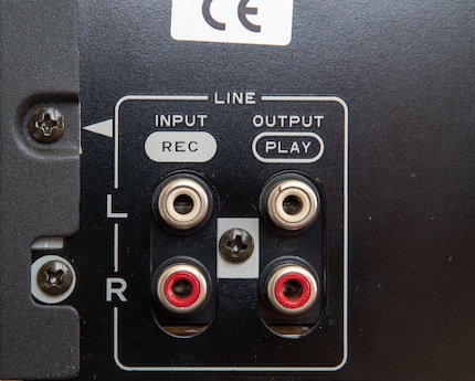Connessioni di una piastra di registrazione a cassette.