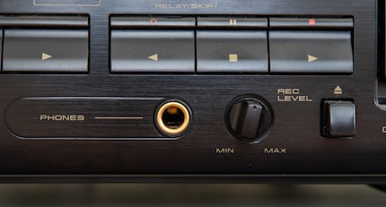 La manopola Rec controlla il volume di registrazione.