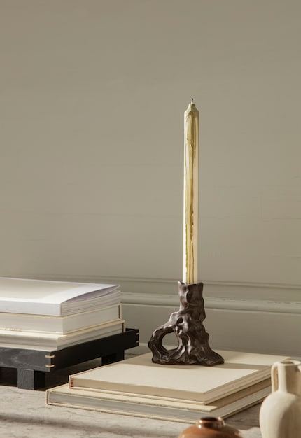 Die «Dryp Candles» lassen zwei Farben aus derselben Familie miteinander verschmelzen.