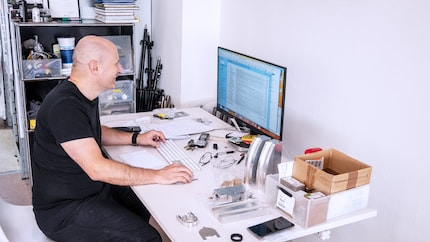 Biagio Colletto nel suo negozio nel quartiere Gundeldinger di Basilea.
