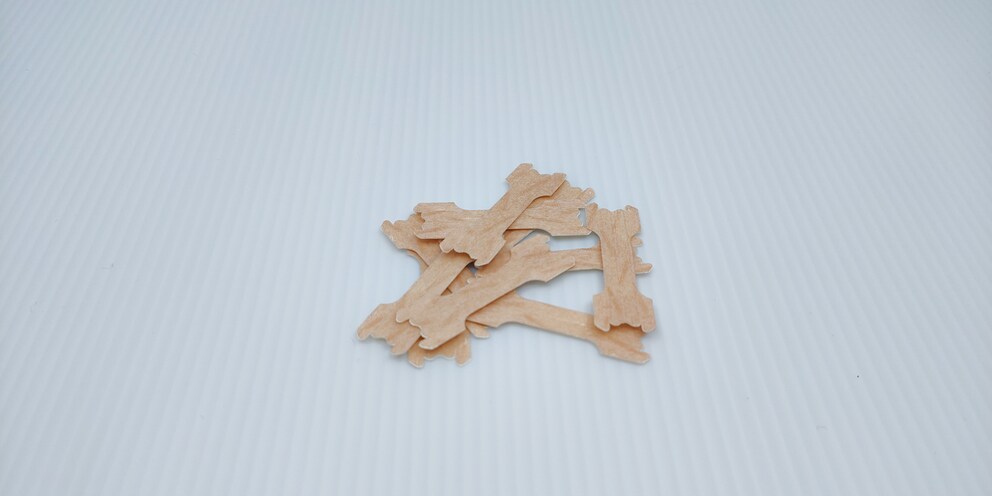 Diese Plastikfetzen sollen meinem Schnarchen den Garaus machen.