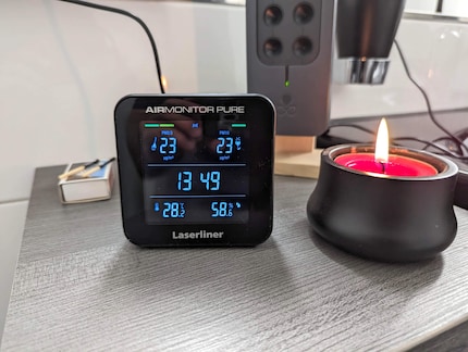 Lorsque le purificateur est activé, la quantité de particules dans l'air diminue de manière mesurable.
