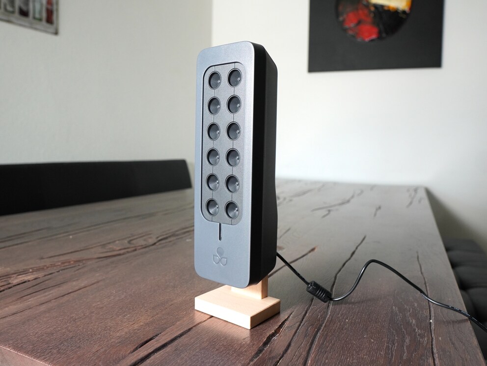 Der Teqoya Desk ist kompakt und braucht nur wenig Strom.