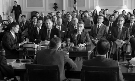 Oppenheimer était encore plus réputé qu’Albert Einstein, encore vivant à l’époque.