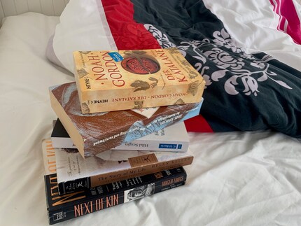 Das schönste Ergebnis meiner Ausprobiert-Woche: mehr Zeit zum Lesen. Eine halbe Stunde werde ich auch zukünftig vor dem Schlafen der Lektüre eines Buches widmen.