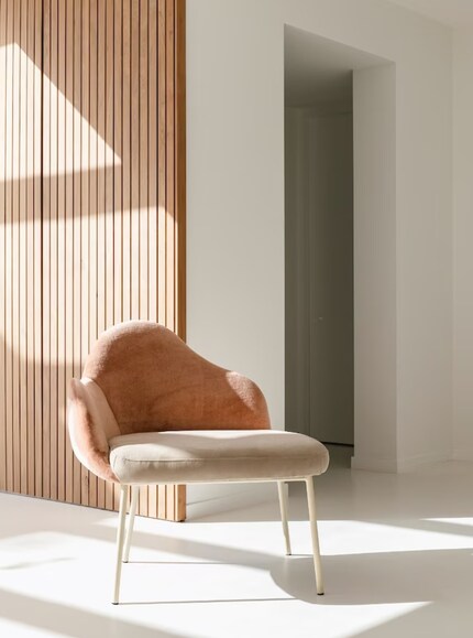 Die Rückenlehne vom Loungechair «Friuli» bildet eine Welle.