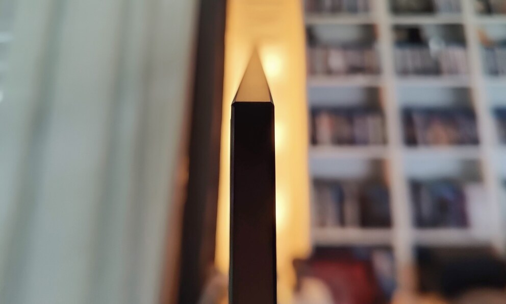 Anche con un obiettivo macro riesco a malapena a mettere a fuoco la sottile cornice.