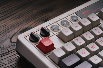 Boutons rotatifs pour le type de connexion et le volume.
