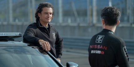 Orlando Bloom incarne principalement des héros stoïques et taciturnes. Ici, il joue, pour une fois, un porte-parole marketing. 