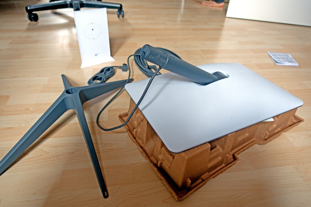 Le Starlink Standard Kit est plutôt compact. La surface de l’antenne parabolique n’est que de 50 x 30 cm.