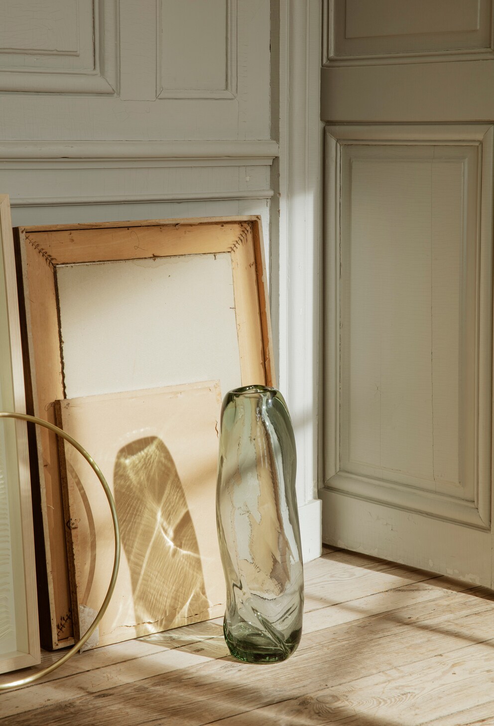 Let’s twist again: the «Swirl» vase has a graceful, almost dancer-like aesthetic.