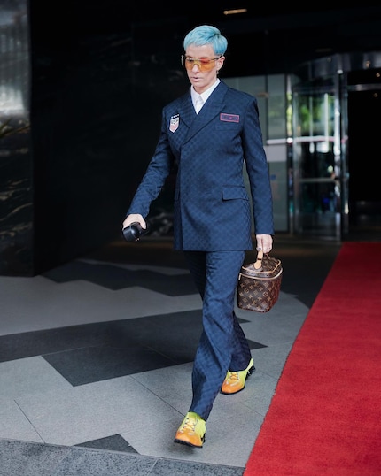 La calciatrice Megan Rapinoe dalla testa ai piedi in Nike × Martine Rose.