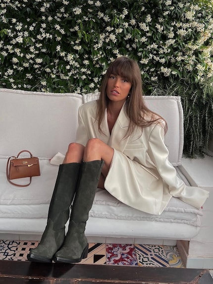 Really chic: a no-frills casual model combined with an oversized blazer.