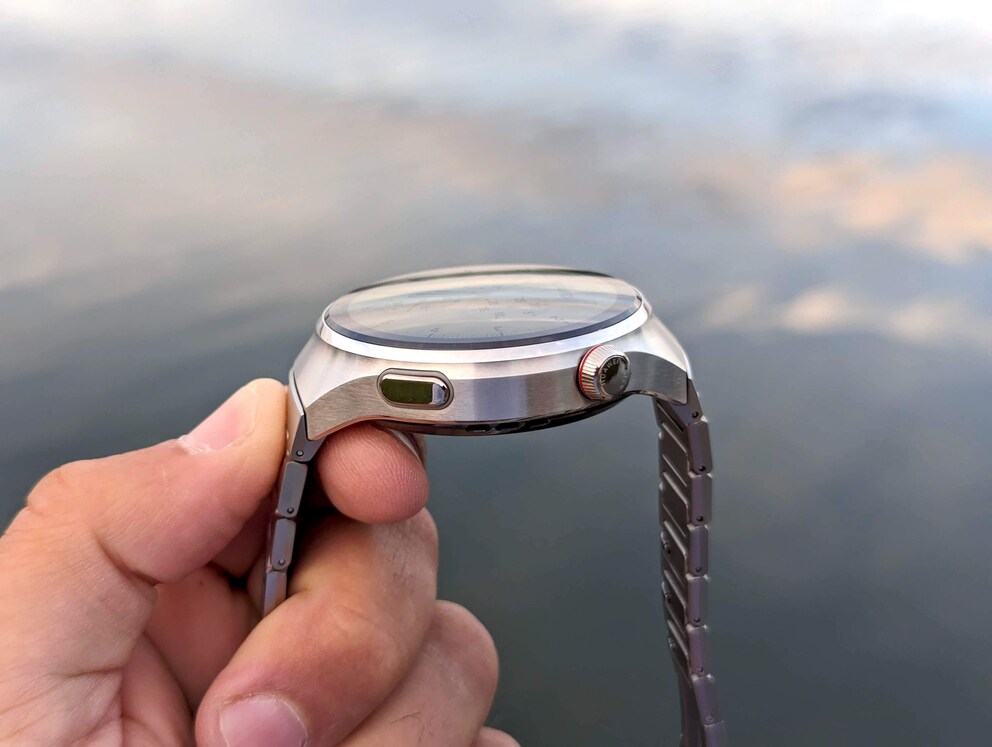 The design with its slightly curved glass dome is eye-catching.