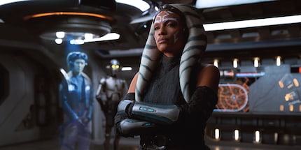 Marquez la posture de Rosario Dawson : ce pourrait être 1:1 Ahsoka dans les séries animées.