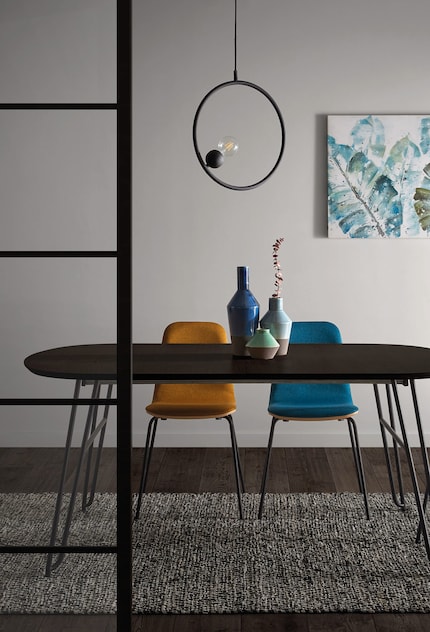 Dimensioni: 140 x 90 x 75 cm | Materiale: impiallacciatura di frassino, acciaio.