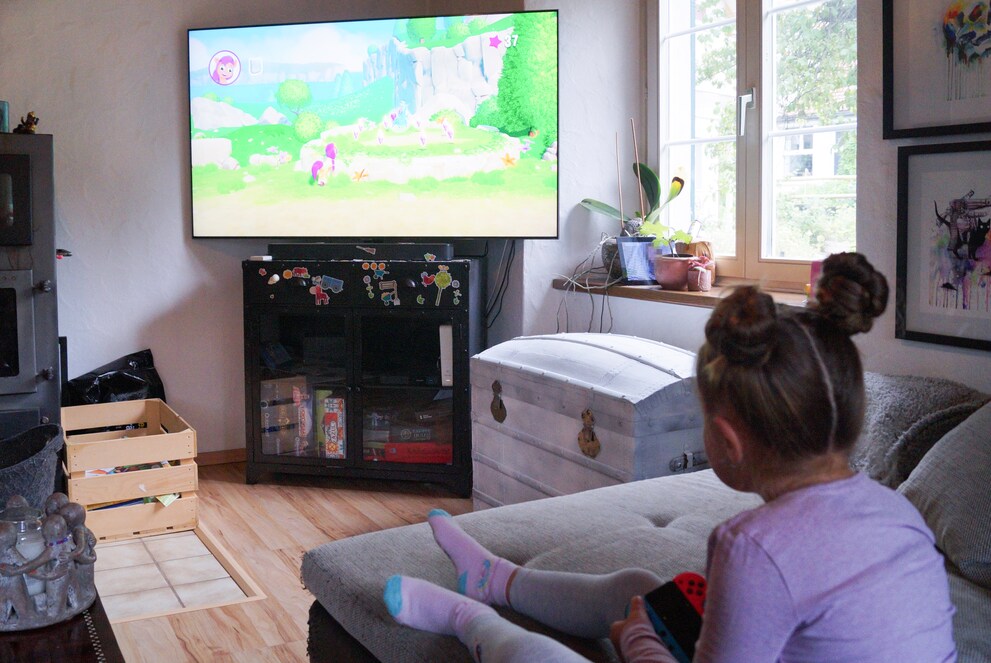 Zoe may be taken with Sunny, but the controls haven’t won her over yet.