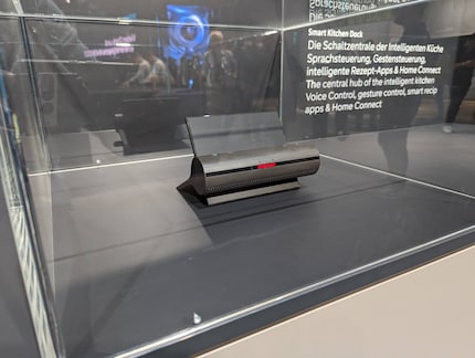 Le Smart Kitchen Dock peut être utilisé même avec des doigts sales ou mouillés
