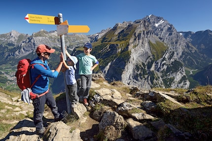 Rémy Kappeler with two of his three kids on the Gällihore near Kandersteg.