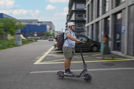 Après 30 kilomètres de route, j’arrive devant la succursale Digitec Galaxus à Zurich.