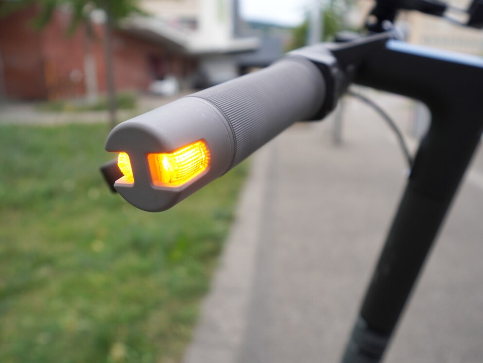 The indicator is built into the handlebars.