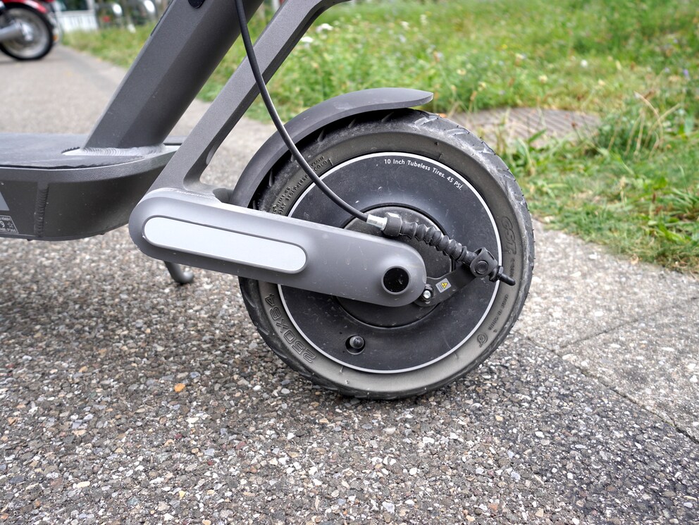 The Xiaomi 4 Ultra has really good front and rear suspension.