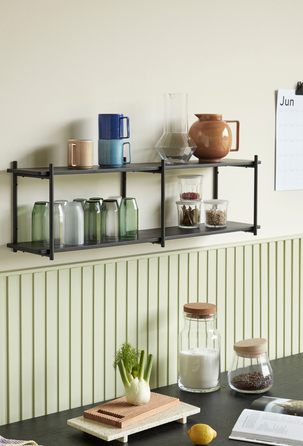 Regale sind ideal, für eine Tee- oder French-Press-Bar.
